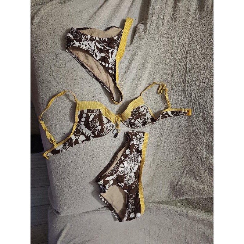 Bikini 3 pièces dont deux bas  TAILLE M