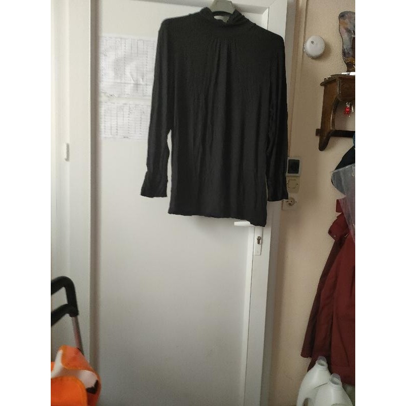 Col roulé noire TAILLE M/L