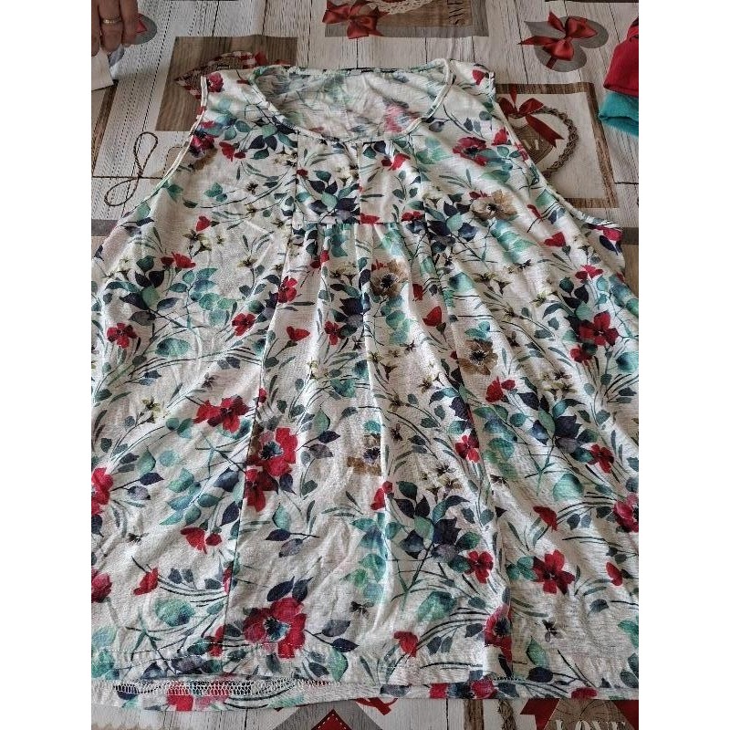 Débardeur fleuri taille 6  TAILLE 6