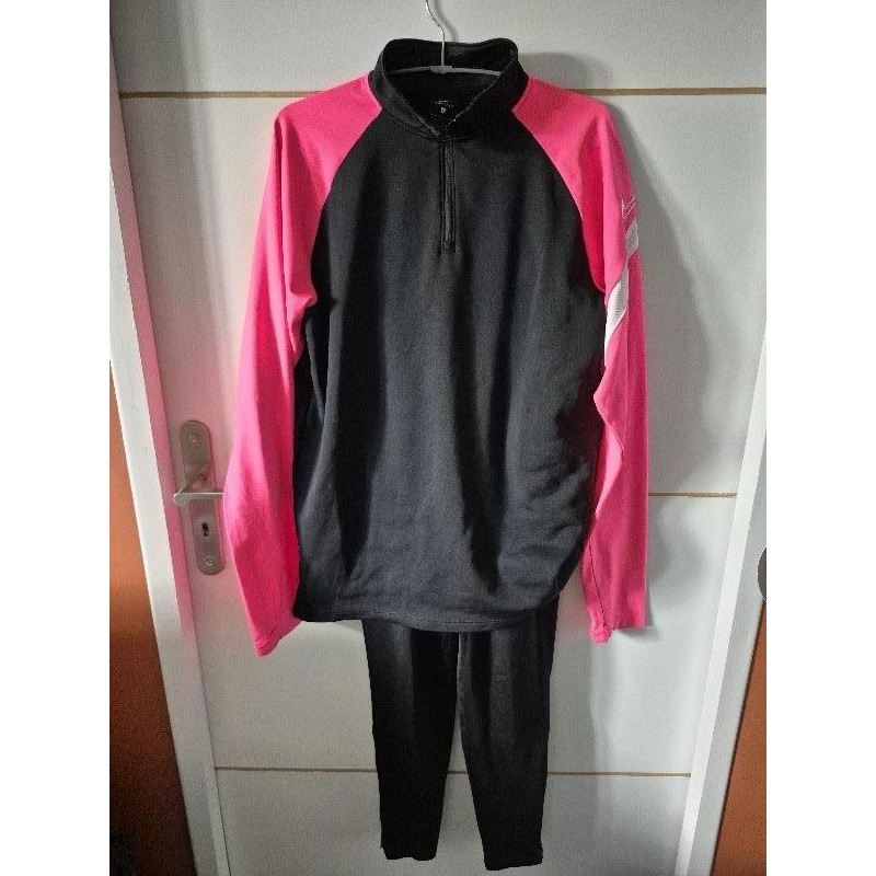 Ensemble nike noir et rose  TAILLE S