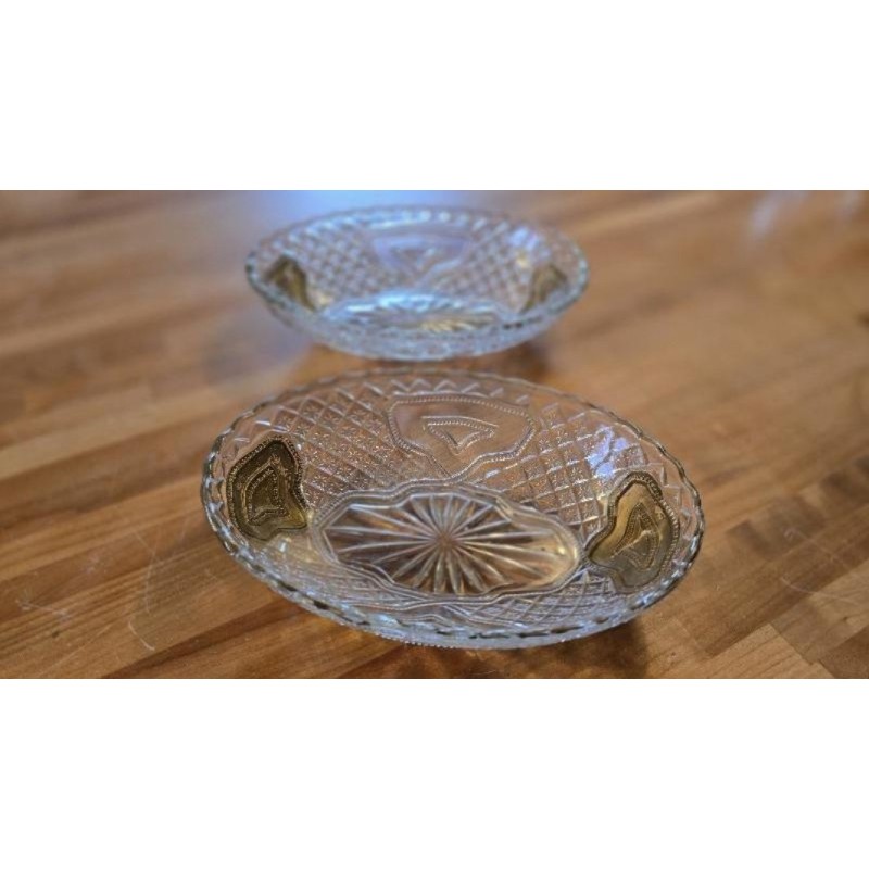 Ravier (petit plat ovale) festonné, en verre - vintage