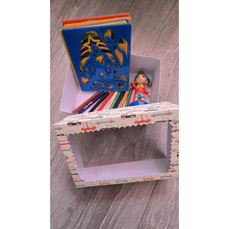 Pochoir - Tampon et crayons de couleur  "Oui Oui"