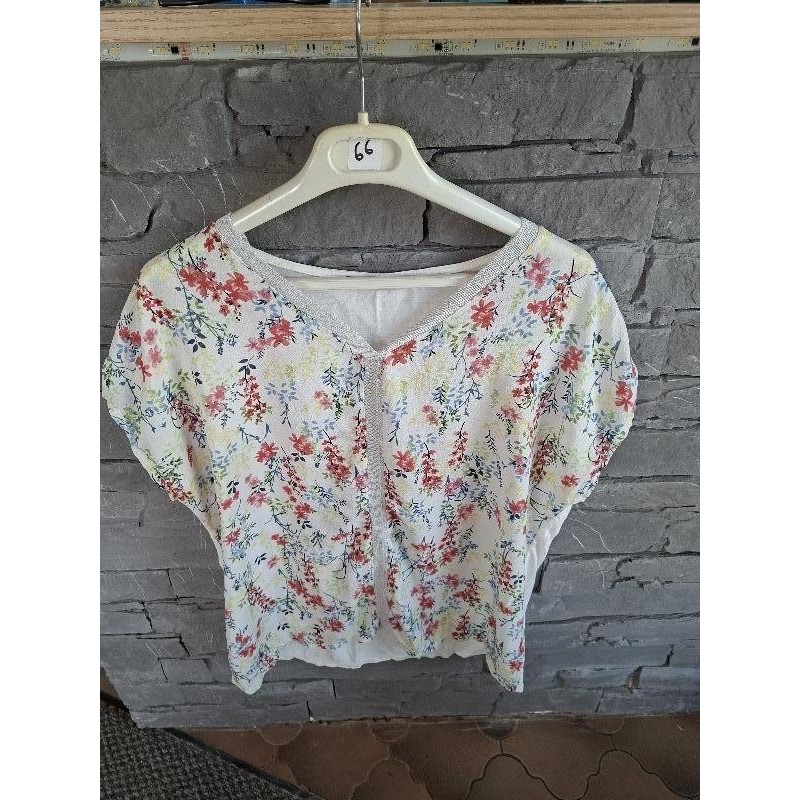 Haut blanc a fleur Armand Thierry  TAILLE 44