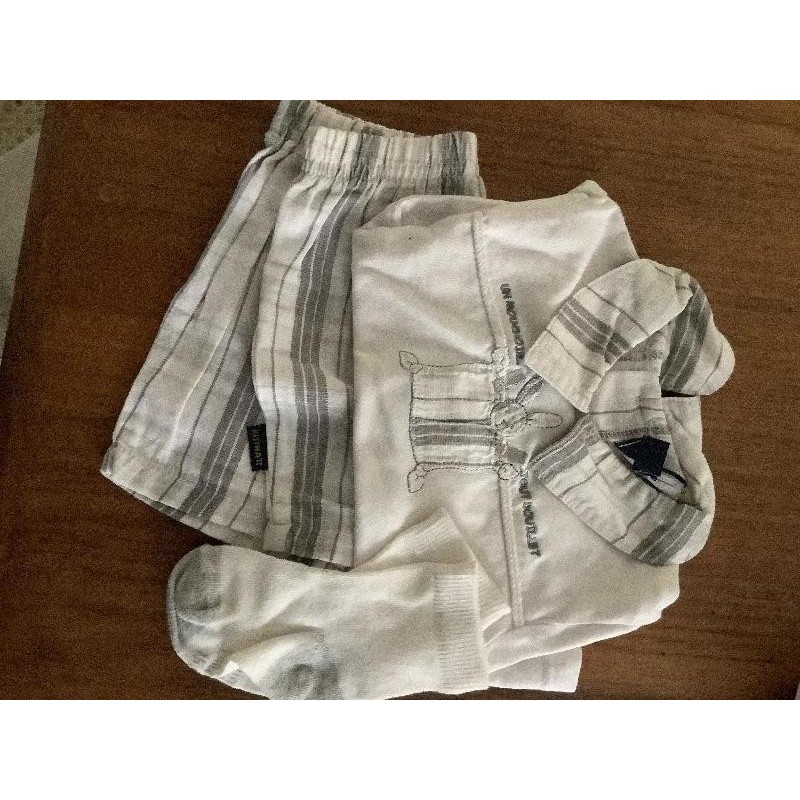 Ensemble  bébé  gris blanc  TAILLE 3mois 